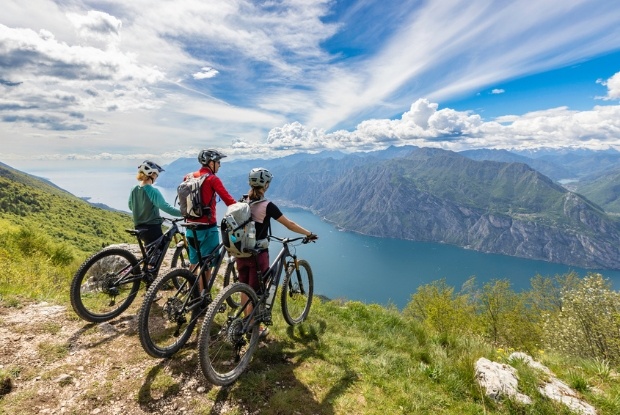 Group Travel Active